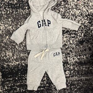🌻GAP Heather Gray Hooded Zip Sweatshirt & Joggers Set with Navy Logo